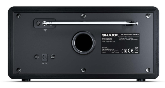 Задняя сторона радиоприёмника Sharp DR-450