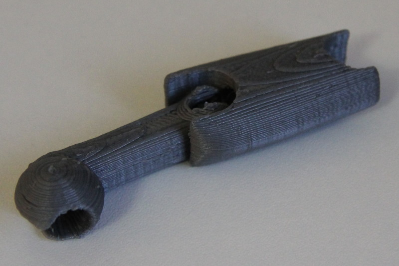 Очищенная от поддержек деталь, распечатанная на 3D-принтере The Micro