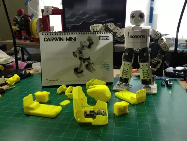 Напечатанные на 3D-принтере детали для робота ROBOTIS DARWIN-MINI